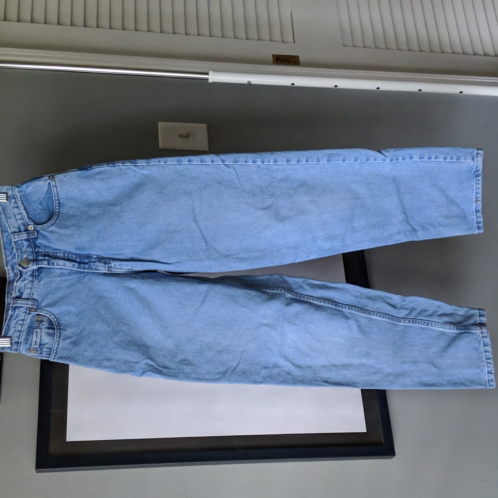 Iconic VTG Guess jeans. 💯 Cotton, high-rise, straight leg. 👏👏